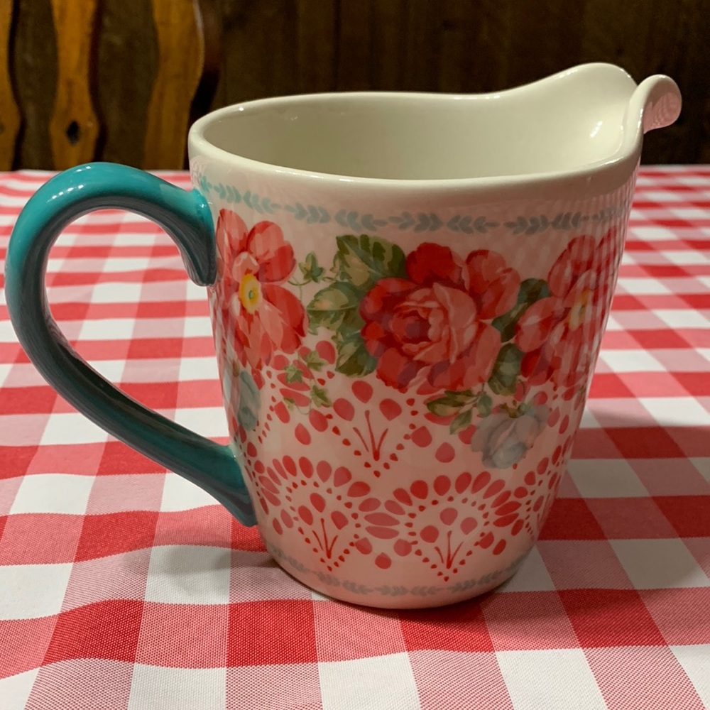 The Pioneer Woman measuring cup